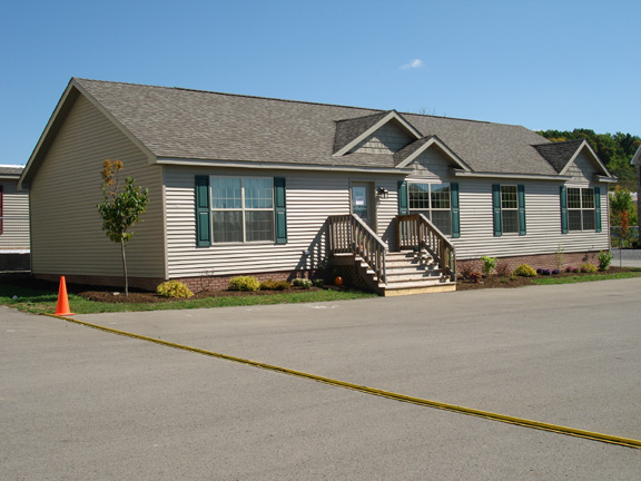 Patriot Home Sales - Model: HR170-A Sample Home Pennwest The Pennflex II Ranch Exterior Photo