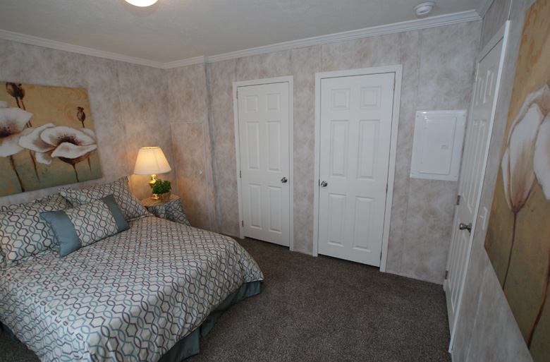 19 - Chesapeake Single 60F9020-2FT-A Bedroom # 1