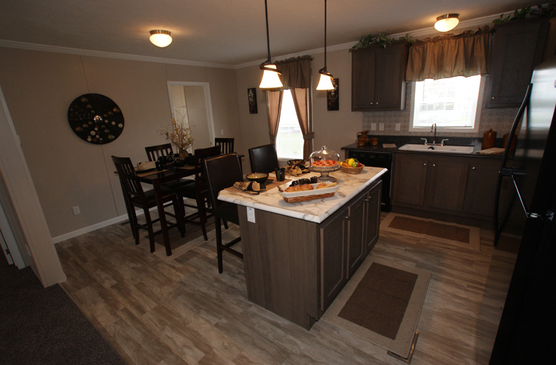 07 - Eagle River Greystone 48J1010 Kitchen And Dining Area