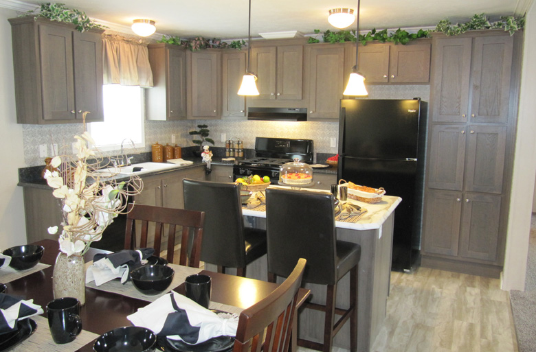 08 - Eagle River Greystone 48J1010 Dining Area And Kitchen