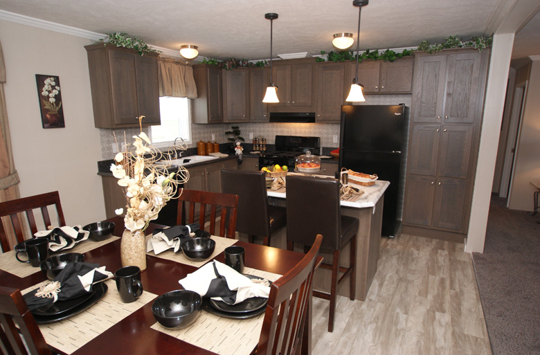 09 - Eagle River Greystone 48J1010 Dining Area And Kitchen