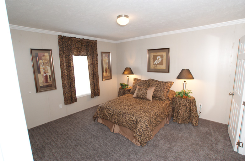 21 - Eagle River Greystone 48J1010 Master Bedroom
