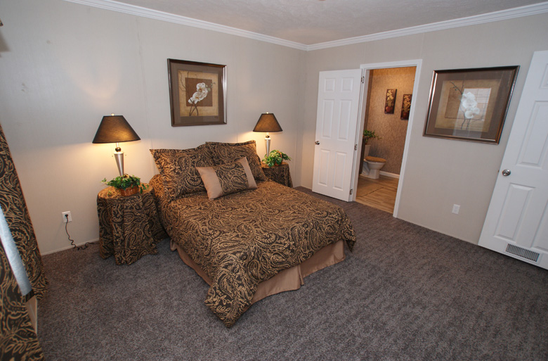 26 - Eagle River Greystone 48J1010 Master Bedroom