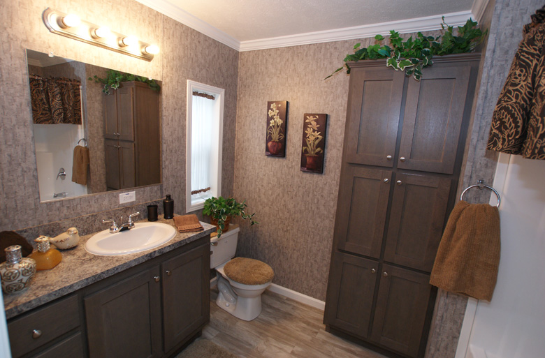 29 - Eagle River Greystone 48J1010 Master Bathroom