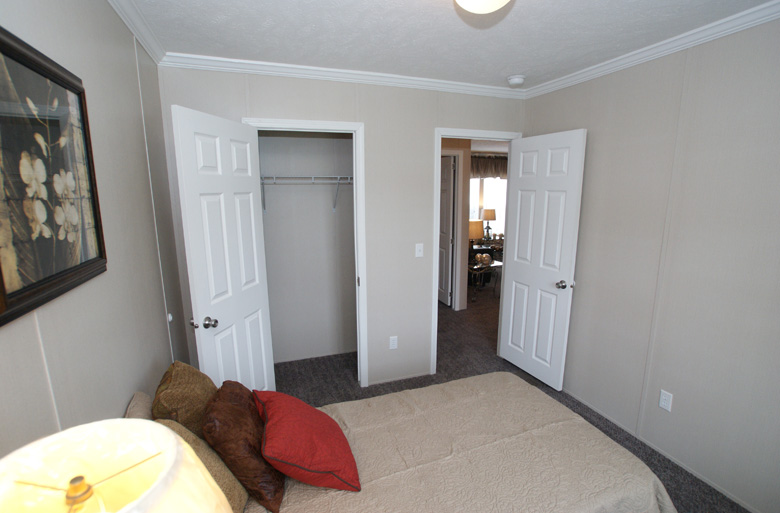 38 - Eagle River Greystone 48J1010 Bedroom # 2 Closet