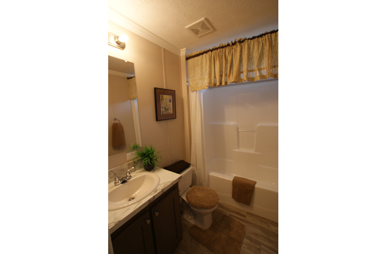41-Eagle-River-Greystone-48J1010-Bathroom#2