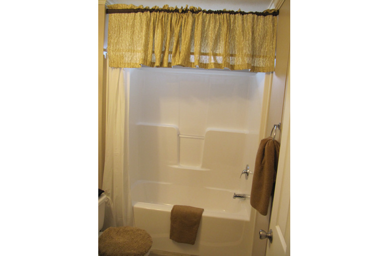 42 - Eagle River Greystone 48J1010 Bathroom # 2