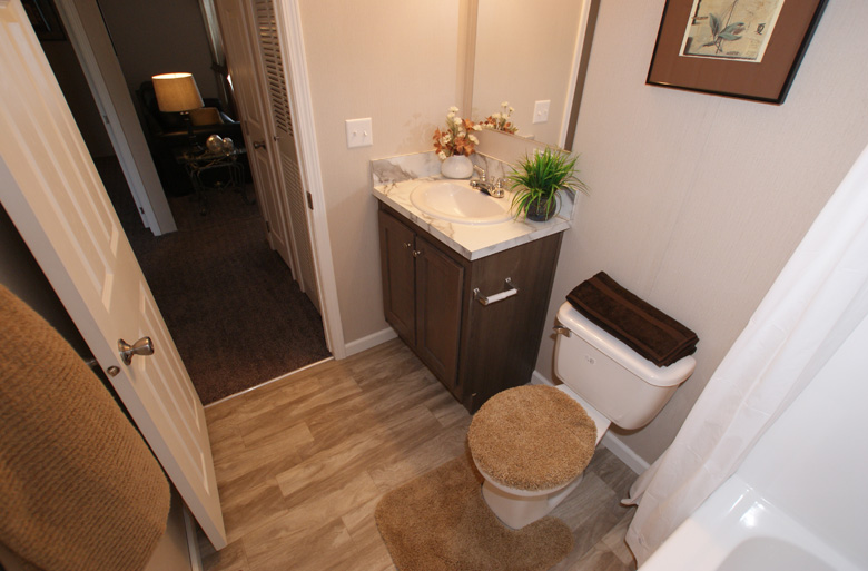 43 - Eagle River Greystone 48J1010 Bathroom # 2