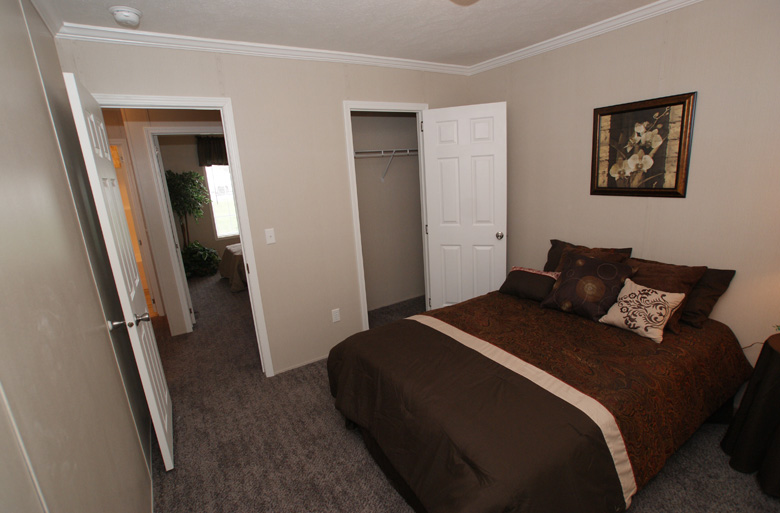 45 - Eagle River Greystone 48J1010 Bedroom # 3