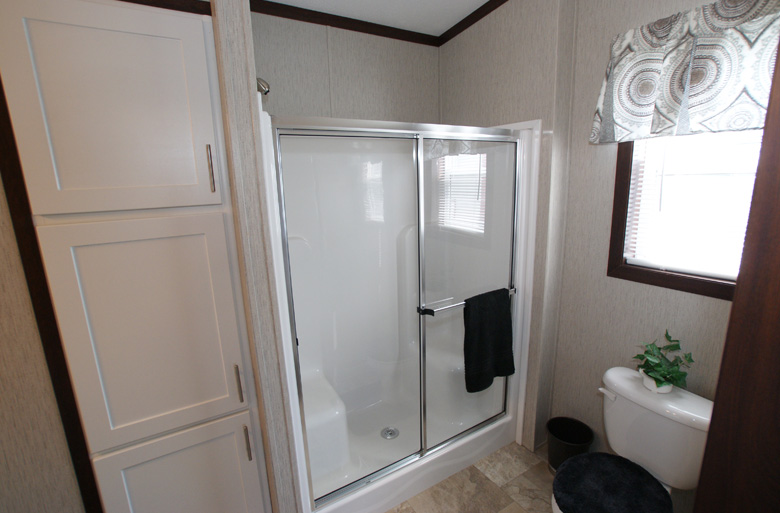 27 - Eastland A3222A Master Bathroom