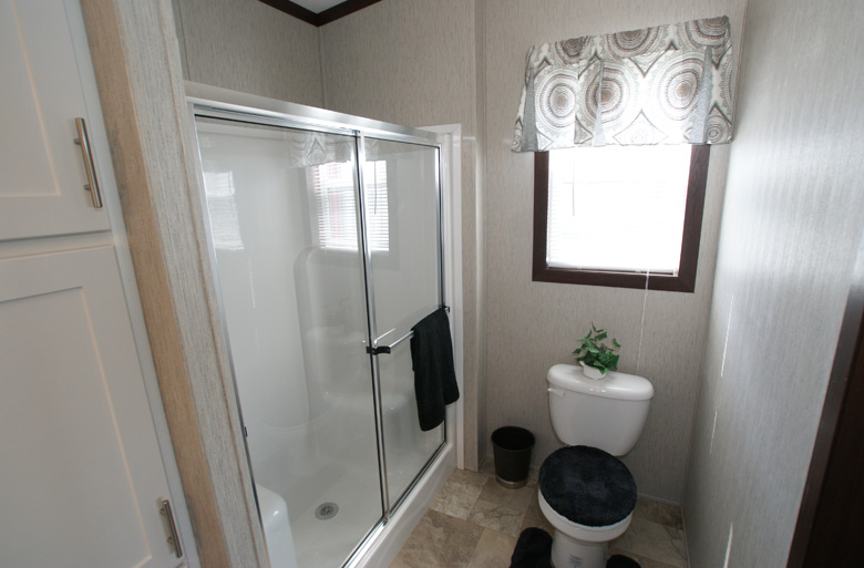 28 - Eastland A3222A Master Bathroom