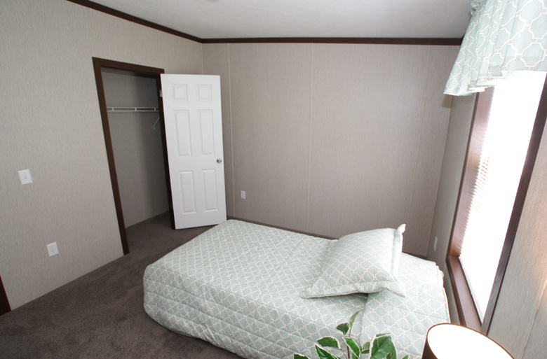 39 - Eastland A3222A Bedroom # 3