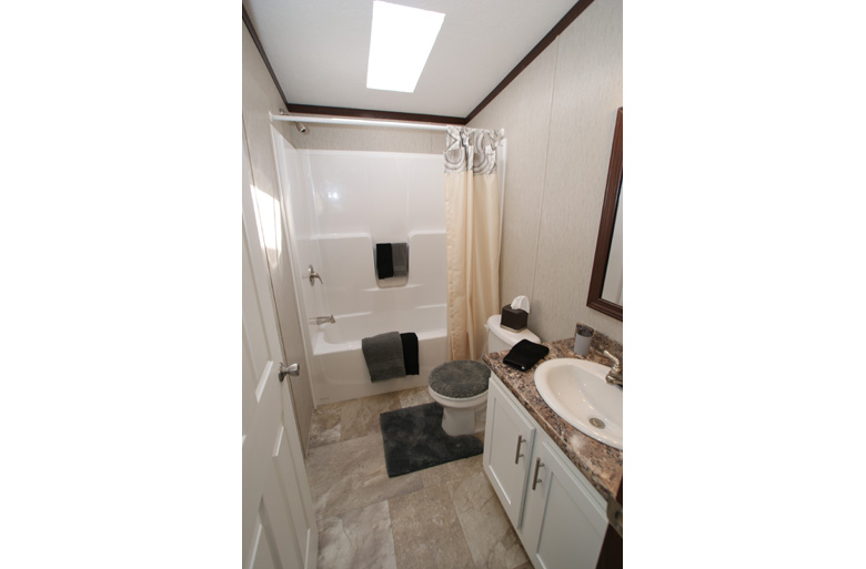 43 - Eastland A3222A Bathroom # 2