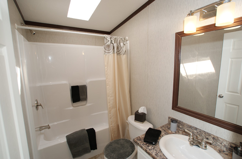 44 - Eastland A3222A Bathroom # 2