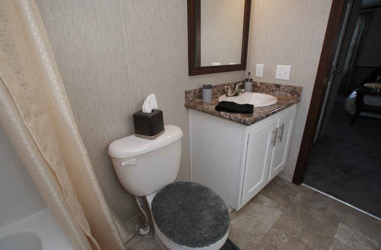 46 - Eastland A3222A Bathroom # 2