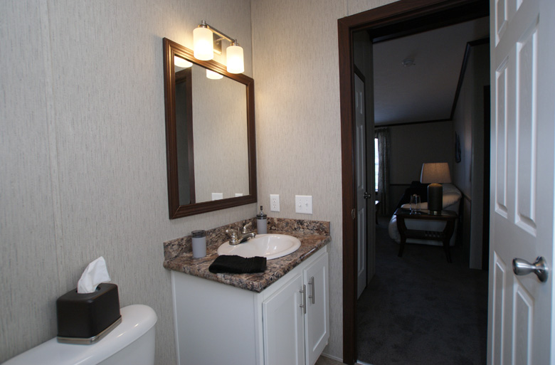 48 - Eastland A3222A Bathroom # 2