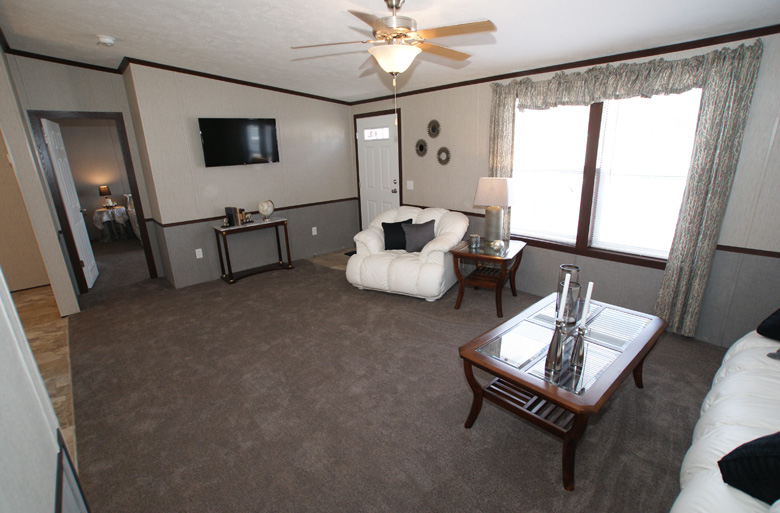 55 - Eastland A3222A Living Room From Hallway